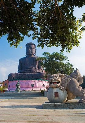 Bagua_shan_buddha_statue.jpg
